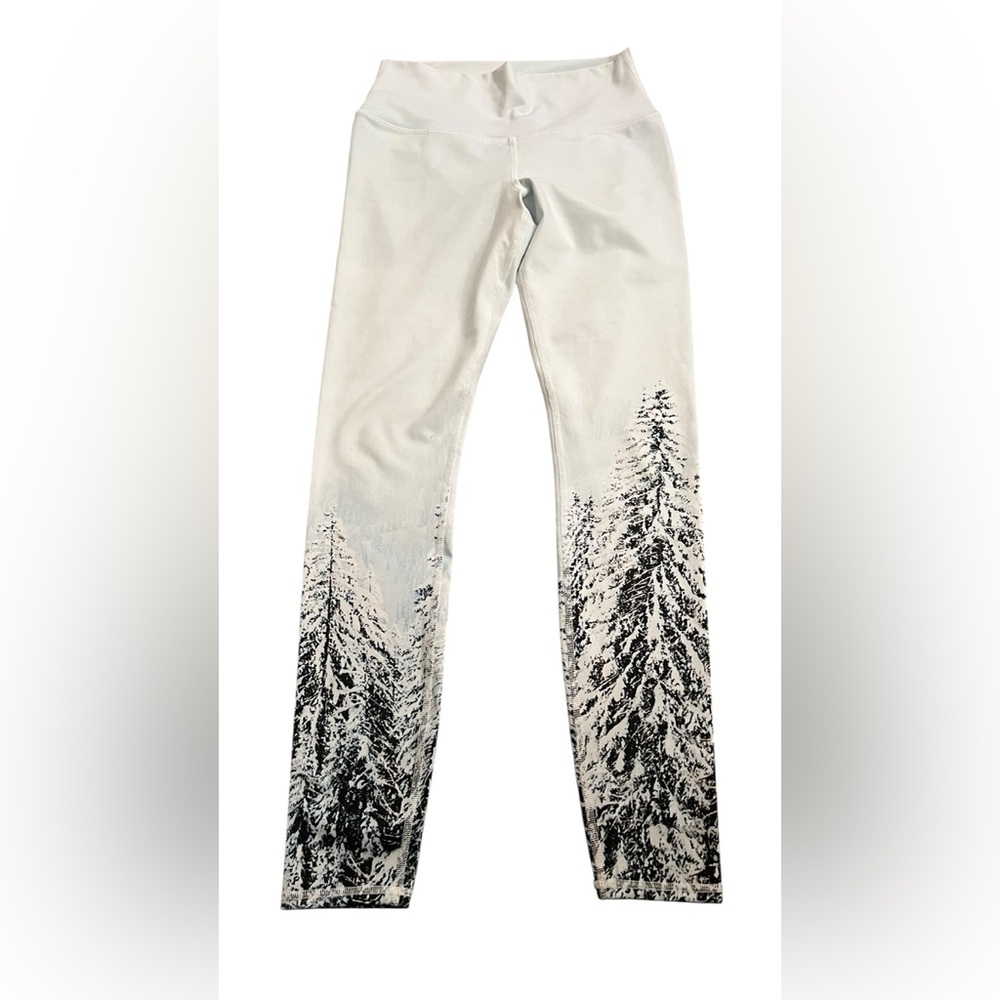 EUC Alo Yoga Snowy Pines High-Waist Airbrush Leggings Size Medium